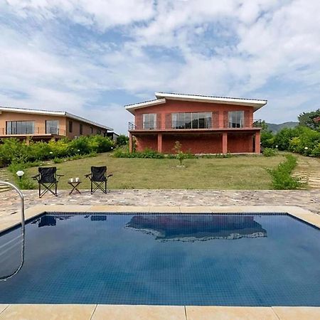 Stayvista'S Shivom Villa 5 - A Serene Escape With Views Of The Valley And Lake Lonavala Esterno foto